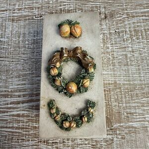 Mini Trinket Box with Wreath and Fruit by Han-Feathers